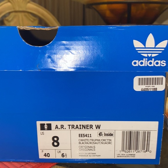 NEW ADIDAS WOMENS SNEAKERS SIZE 8 NEVER USED - Picture 5 of 5